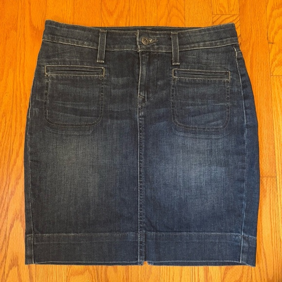 Levi’s Denim Dark Wash Skirt Women’s Size 4 - Picture 1 of 11
